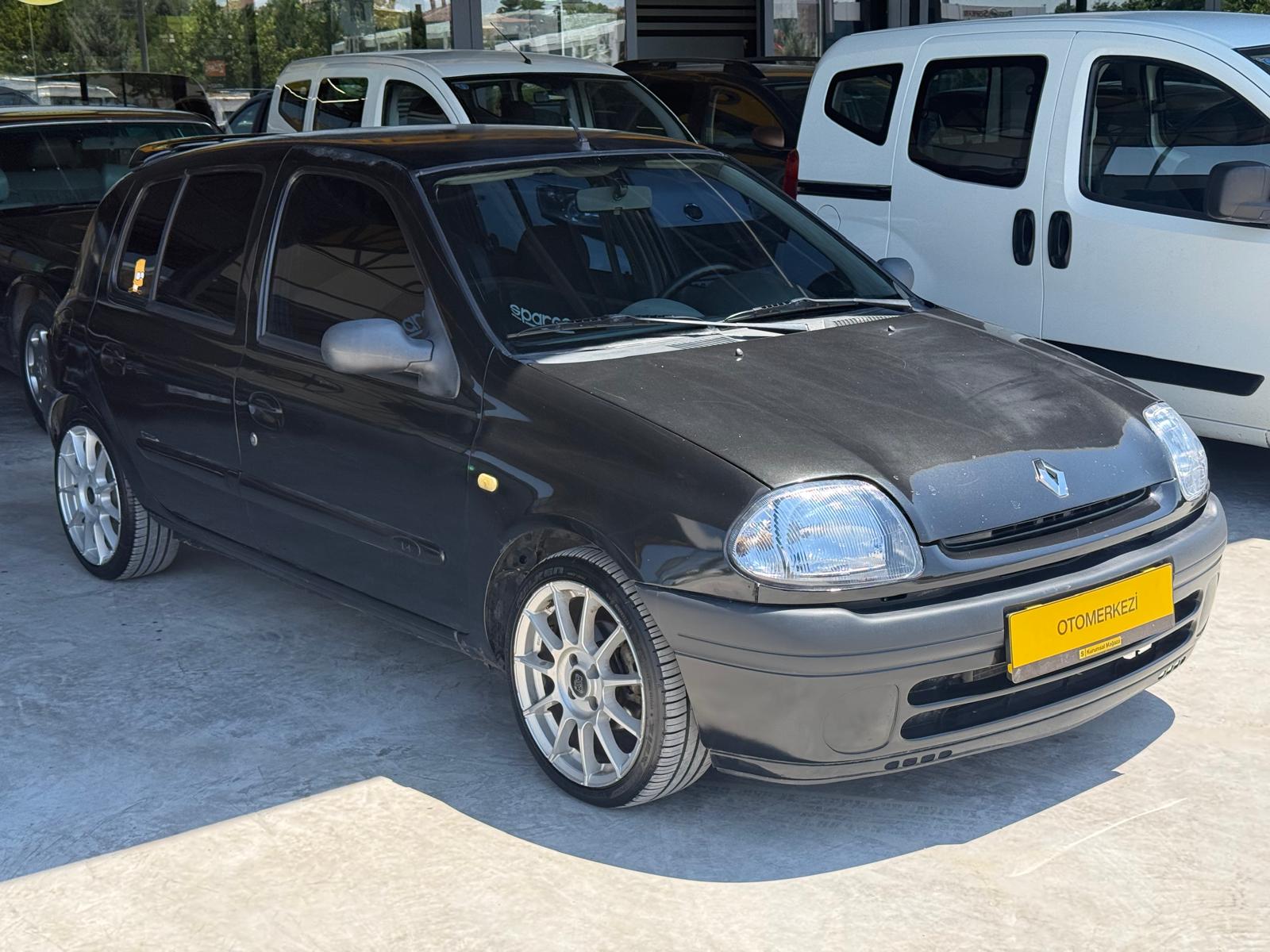 RENAULT CLIO 1